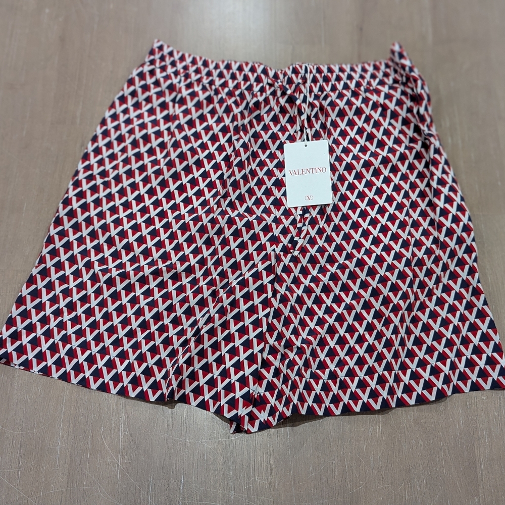 $1550 Mens Valentino V-Logo Silk Bermuda Shorts Red Multi 48 US 32